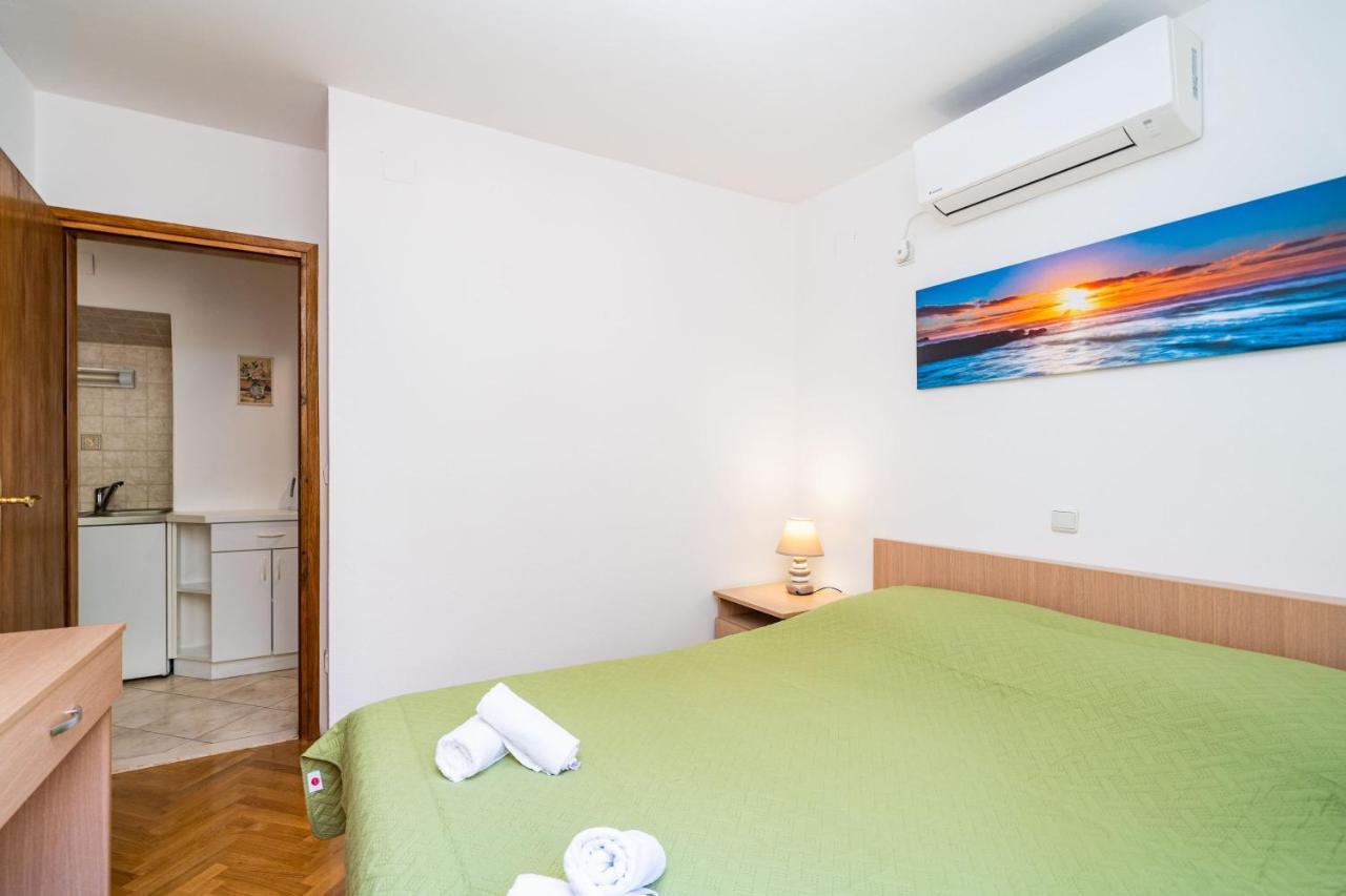 Central Apartment With Terrace Dubrovnik Exterior photo